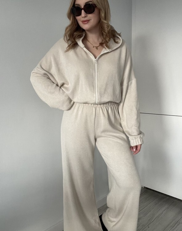 COMFYBEIGE3.jpeg